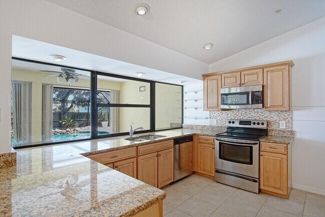 Building Photo - 1273 SW Albenga Ave