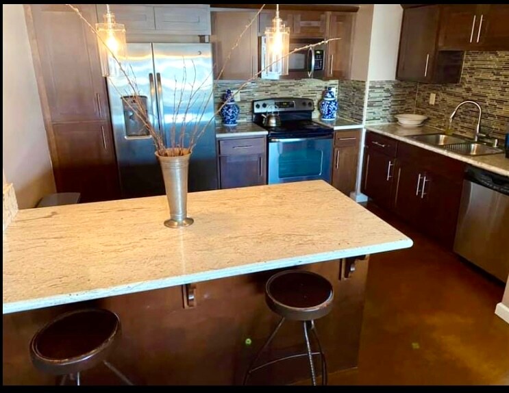 Building Photo - 500 N St