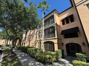 Building Photo - 1 Bedroom 1, 1/2 Bathroom fully renovated ...