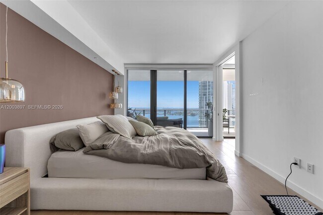 Building Photo - 650 NE 32nd St