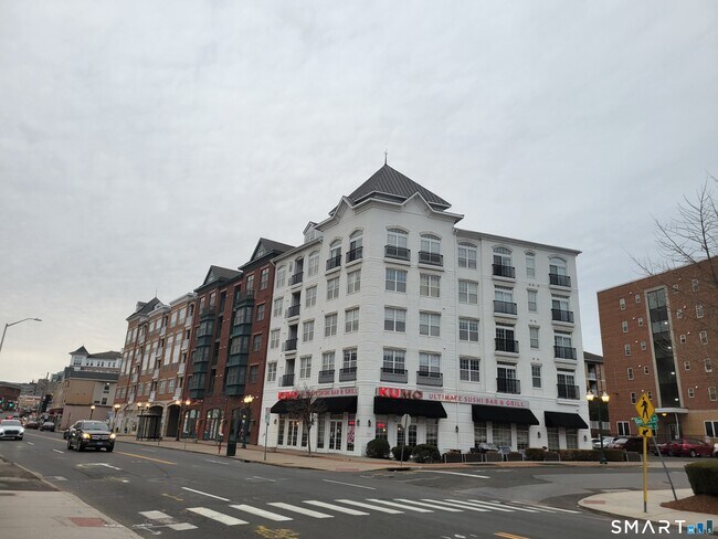 Building Photo - 21 Quintard Terrace