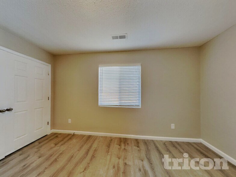 Building Photo - 3733 Eskdale Dr