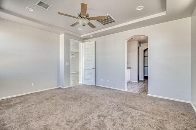 Building Photo - Beautiful East side House