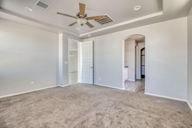 Building Photo - FIRST RENT MONTH FREE