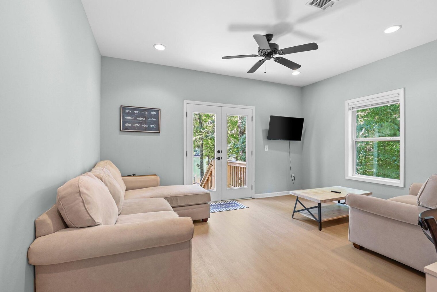 Building Photo - 204 Lake Breeze Ln