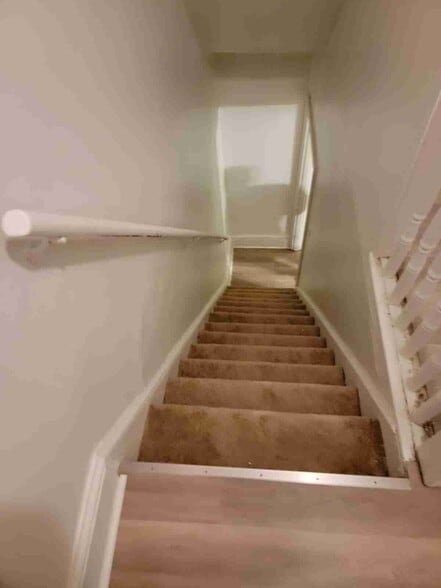 Building Photo - 324 S 4th St