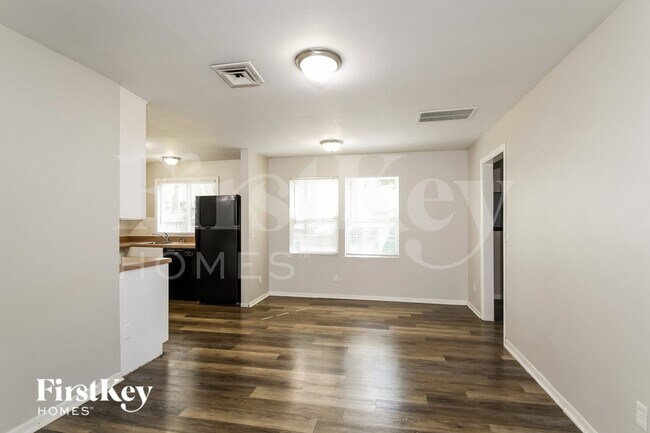 Building Photo - 440 Durwood Dr