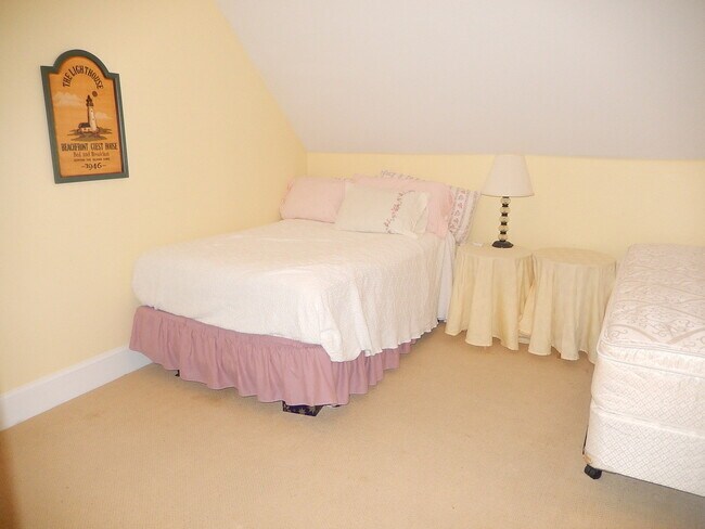 Building Photo - GLAMOROUS 3/2.5 w/ Pond View, Deck, Stainless Appliances, Wood Floors, Fireplace, & More! $2150/m...