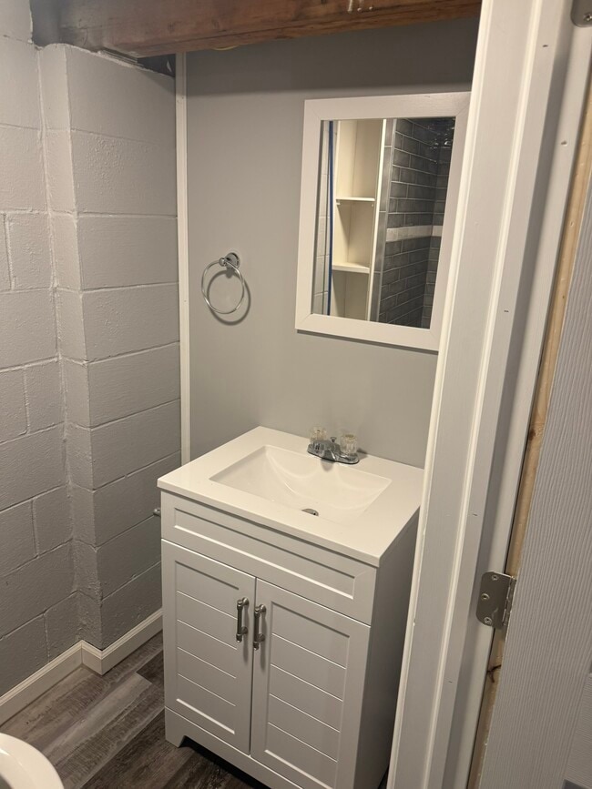 Building Photo - 1894 Pannell Ave