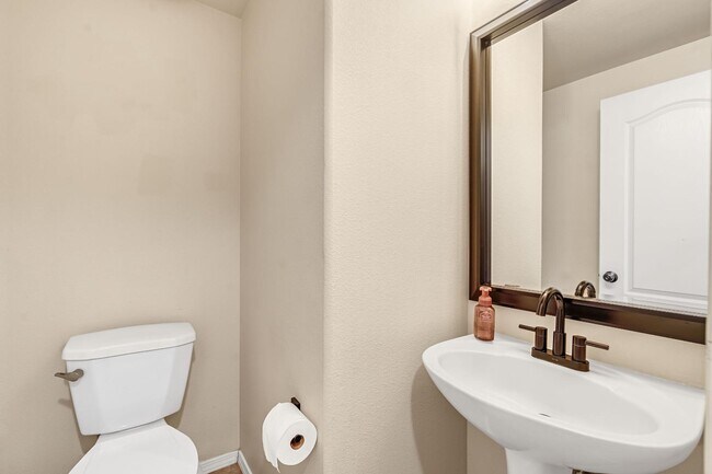 Building Photo - 5629 N Citrus Ln