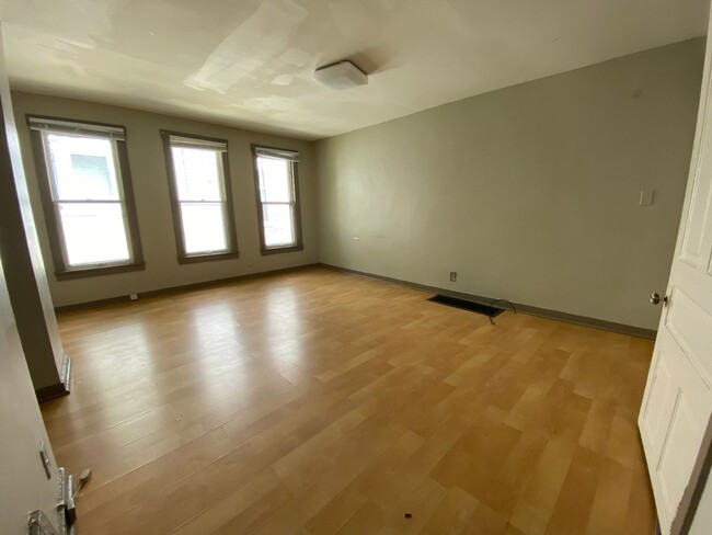 Building Photo - 428-430 Davis