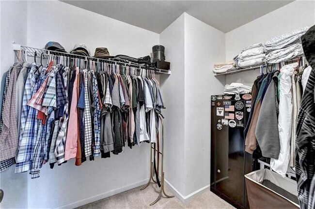 Building Photo - 5880 Vinyard Ln