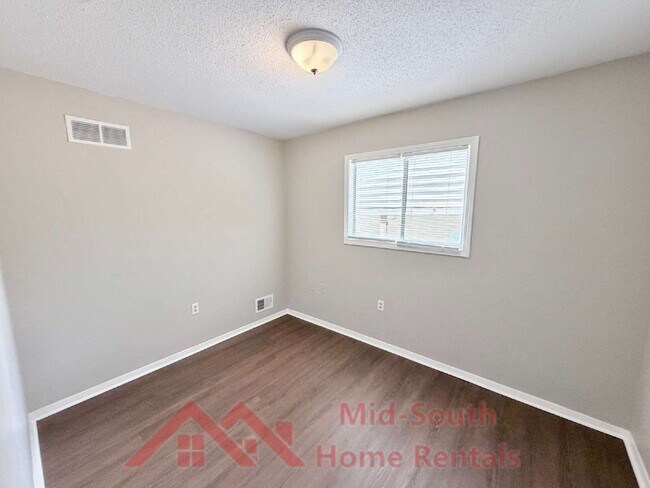 Building Photo - 729 Blackstone Ln