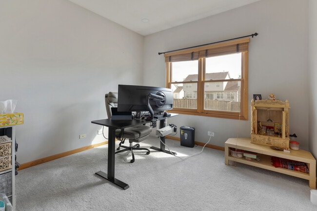 Building Photo - 2052 Gardner Cir E