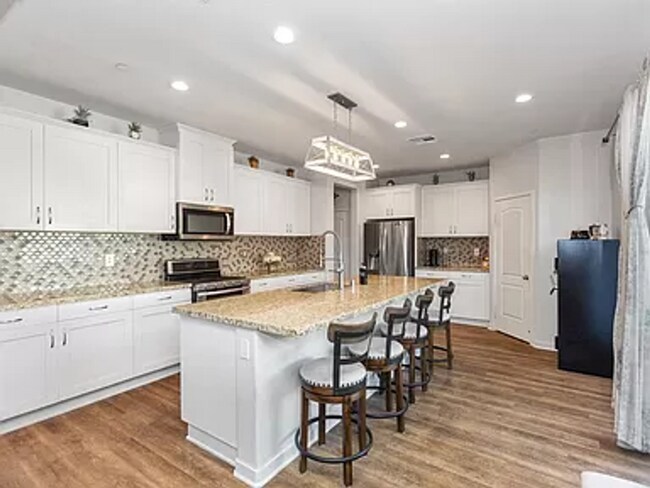 Building Photo - Beautiful, Partially Furnished Oceanside Home