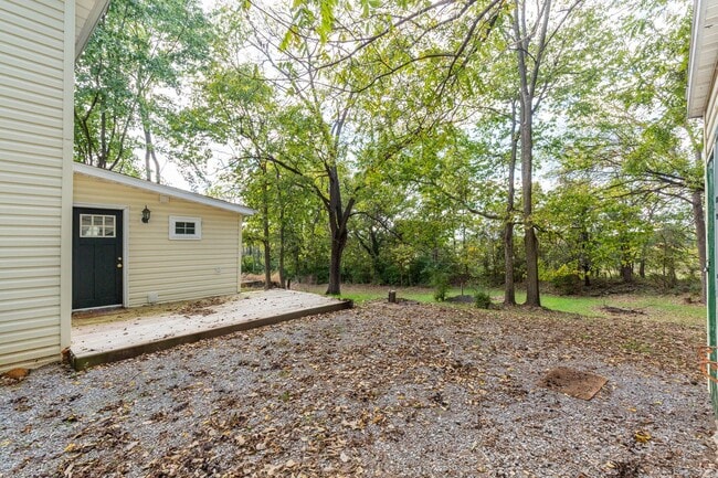 Building Photo - 2 Bed, 2 Bath Farmhouse-Style Home in Kear...