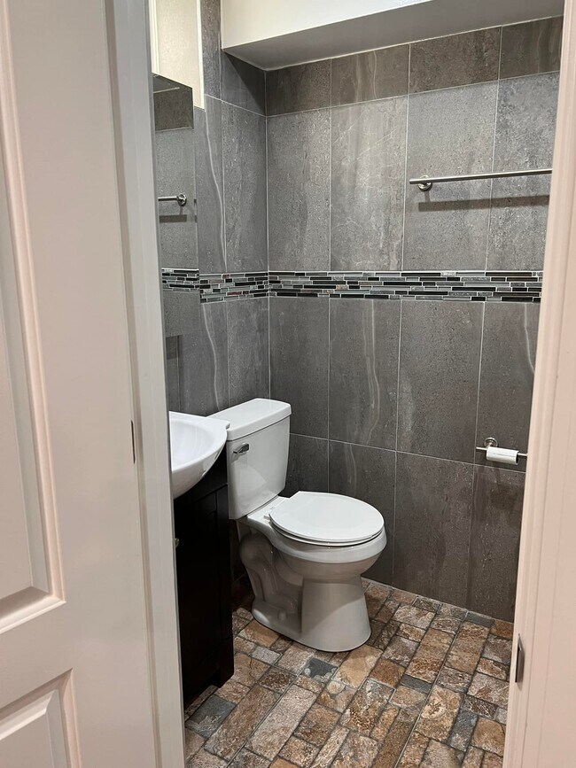 Building Photo - 620 1st St SE