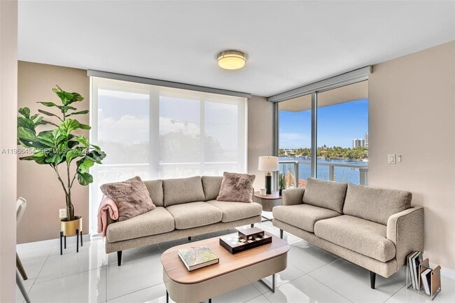 Building Photo - 9901 E Bay Harbor Dr