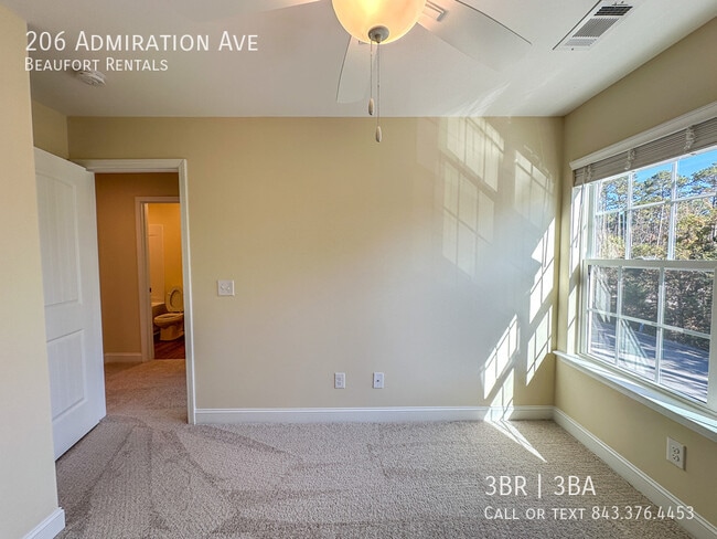 Building Photo - 206 Admiration Ave