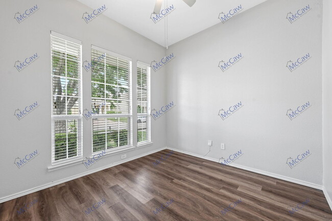 Building Photo - 9709 Hedge Bell Dr