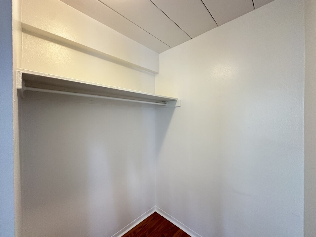 Building Photo - 1360 W Touhy Ave