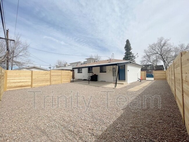 Building Photo - 1381 Xanadu St