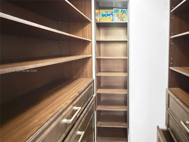 Building Photo - 3301 N Country Club Dr