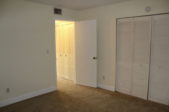 Building Photo - Gorgeous one bedroom unit with balcony