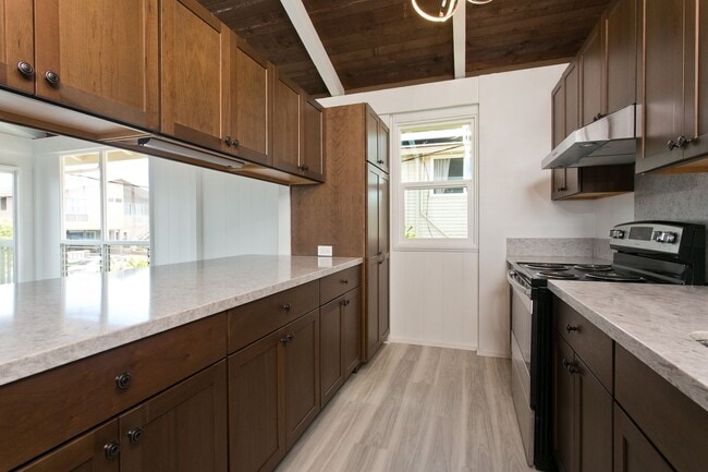 Building Photo - Lower Makakilo - Stunning Fully Remodeled ...