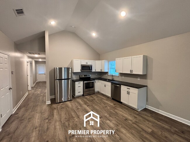 Building Photo - Charming 3BR Home with Vaulted Ceilings, Stainless Steel Kitchen & Fenced Yard in Odenville