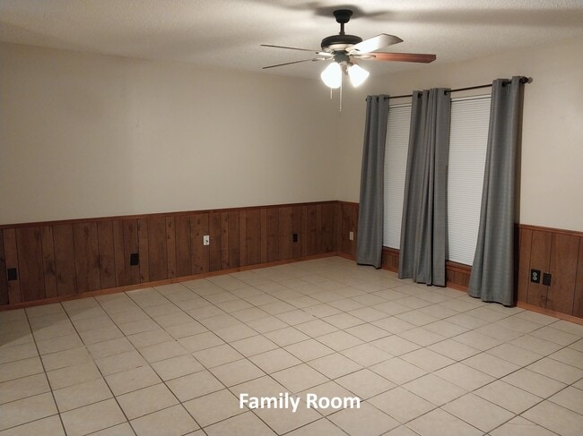 Building Photo - 608 Mayflower Ln