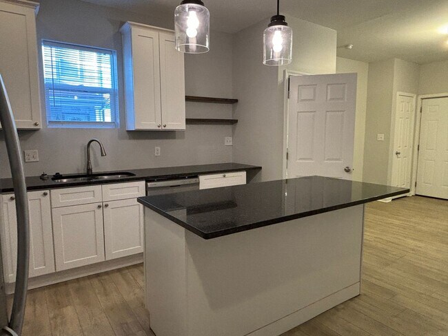 Building Photo - 1338 Barth Ave