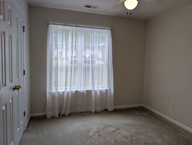 Building Photo - Beautiful ranch Style home located in the ...