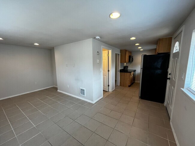 Building Photo - Affordable Single Bedroom Poulsbo Home w/G...