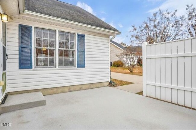 Building Photo - 1525 Surrey Ct