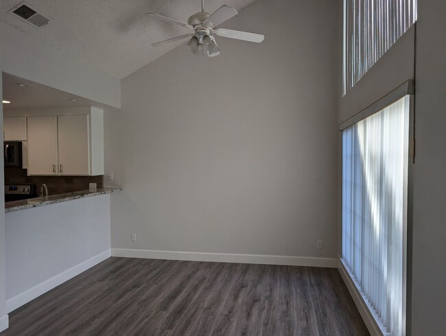 Building Photo - Spacious condo with modern updates located...