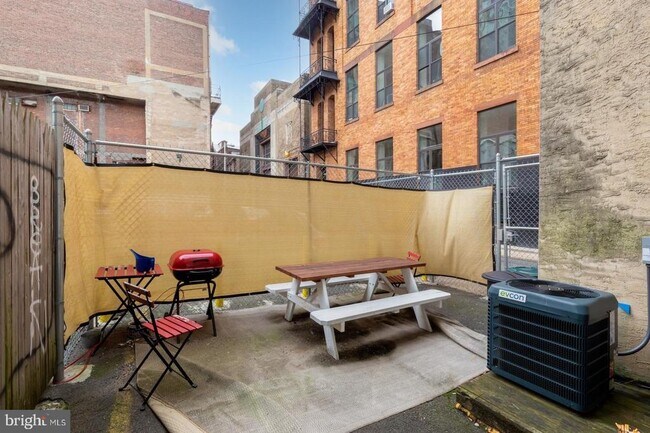 Building Photo - 1341 Lombard St