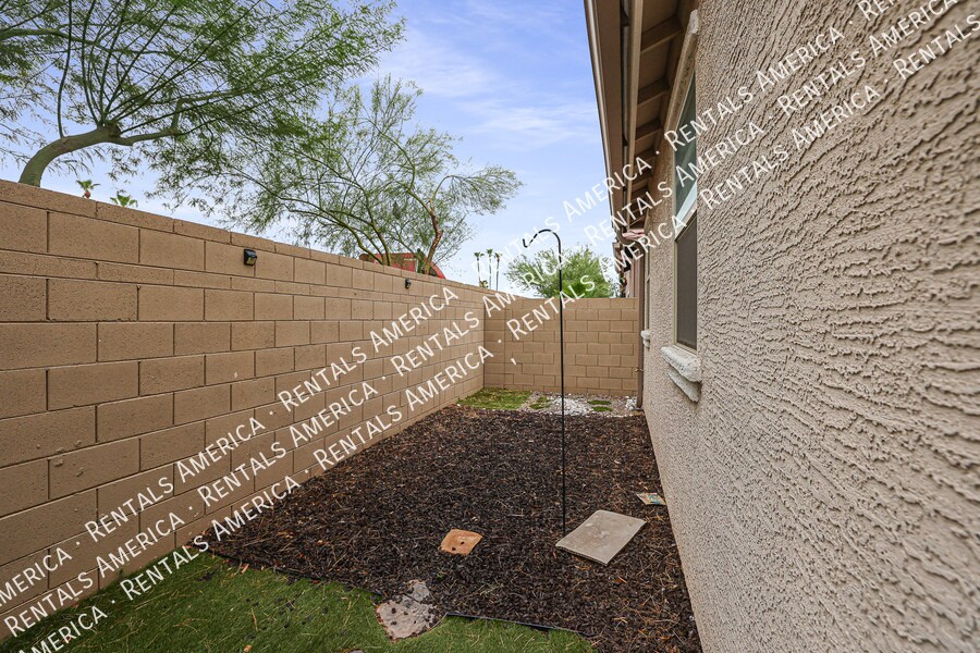 Building Photo - 2810 N 73rd Dr