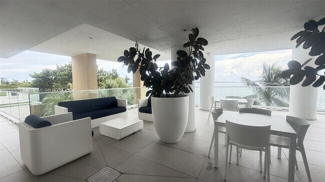 Building Photo - 770 Claughton Island Dr
