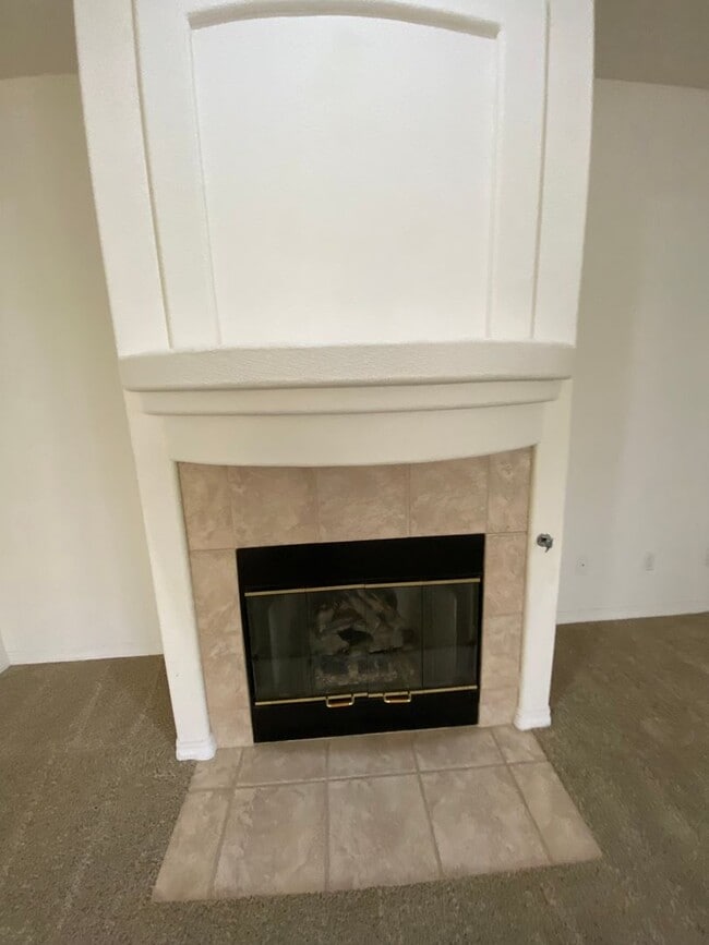 Building Photo - Beautiful Somerset Single Story Townhome N...