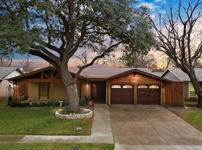 Building Photo - 220 Blair Ln