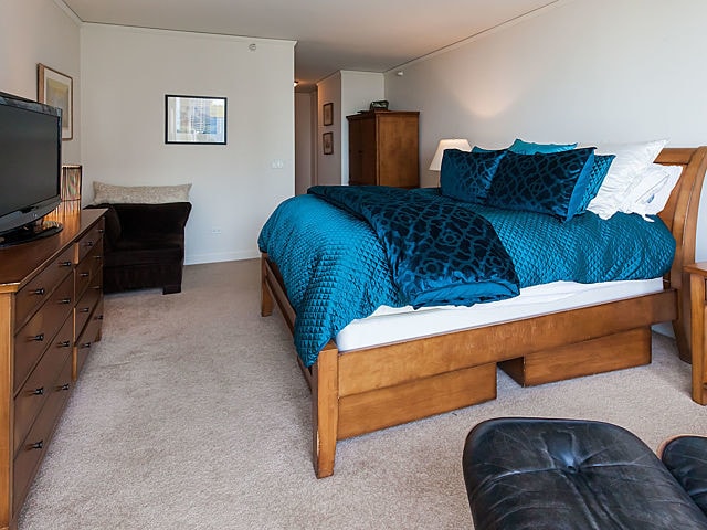 Building Photo - 450 E Waterside Dr