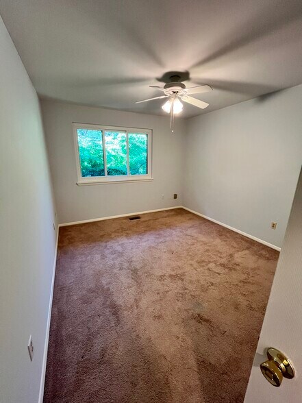 bedroom 3 - 2147 Chapel Valley Ln