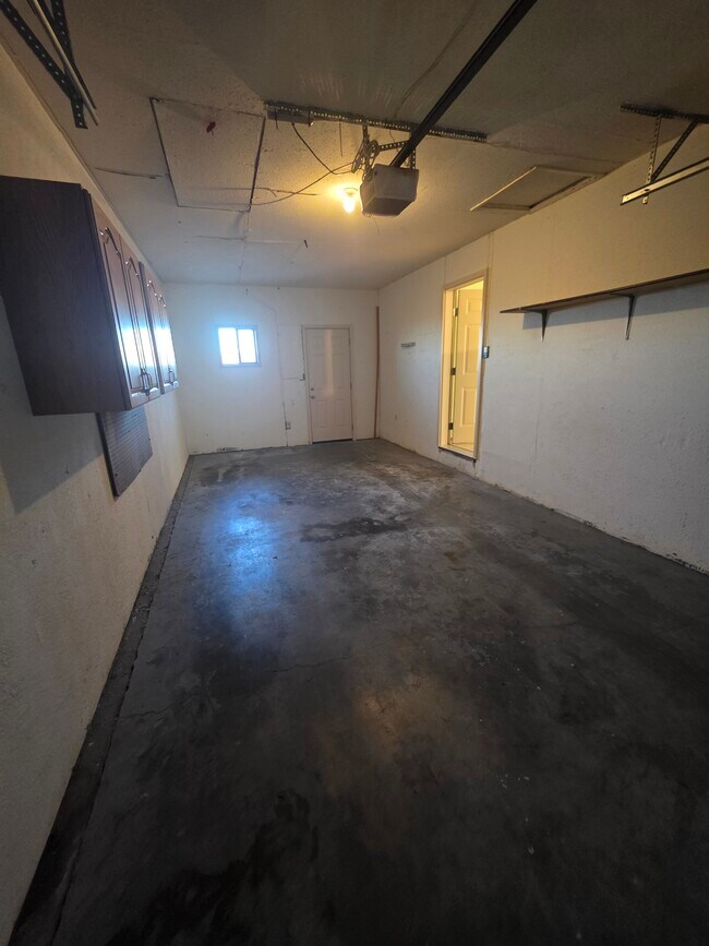 Building Photo - 6862 Femmer St