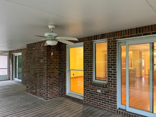 Building Photo - Gilbert - Call Lexington Office 803-359-0793