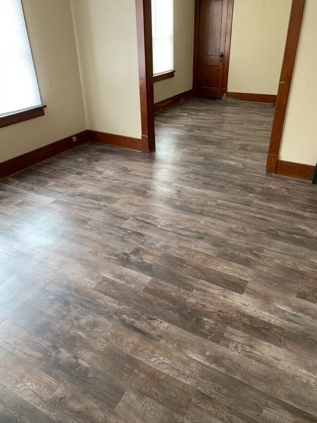 Building Photo - One bedroom house, newer flooring $650 per...