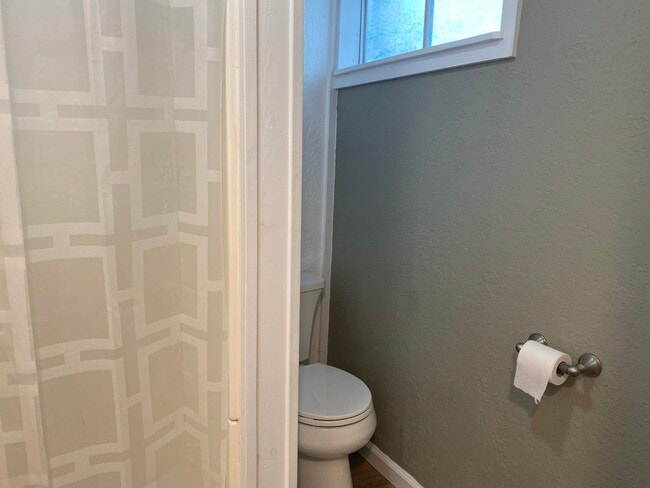 Building Photo - 433 Robert Dr