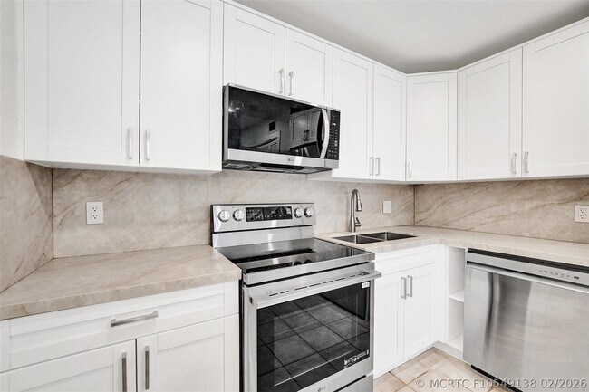 Building Photo - 4040 N Hills Dr