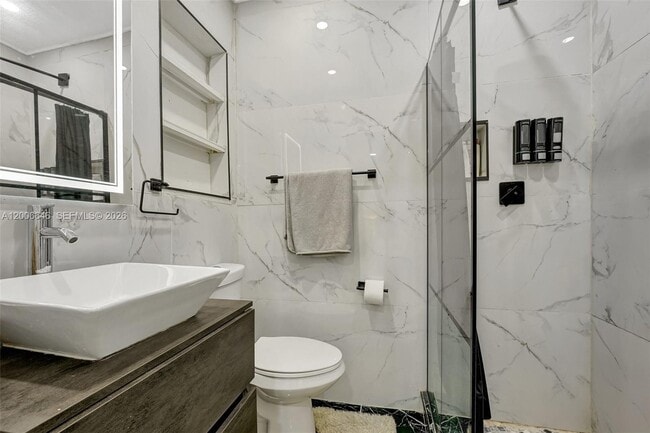 Building Photo - 18600 NE 7th Ct