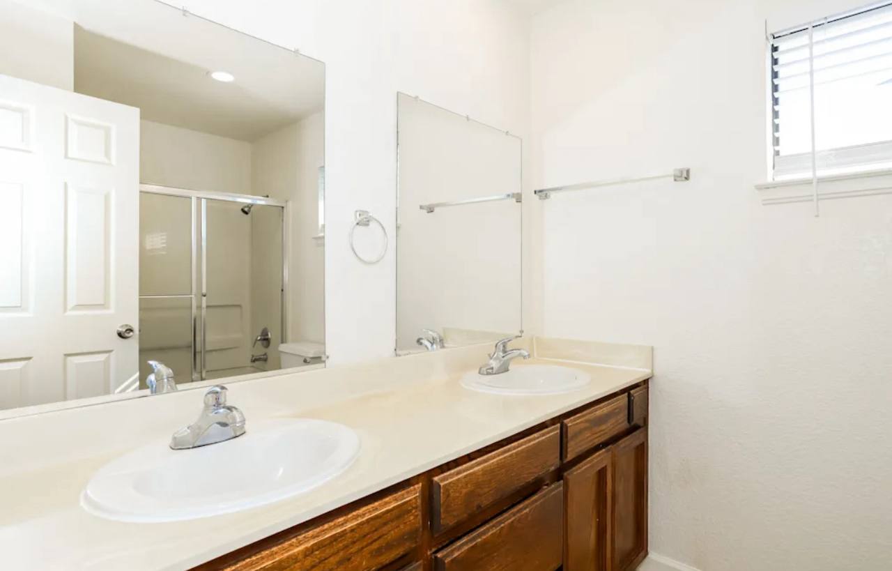 Building Photo - 8633 59th Ave